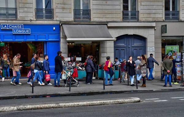 Paris; França - 2 de abril de 2017: Rivoli street — Fotografia de Stock