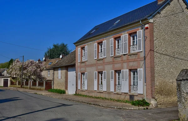 Boury en Vexin, France - april 3 2017 : picturesque village in s — Stock Photo, Image