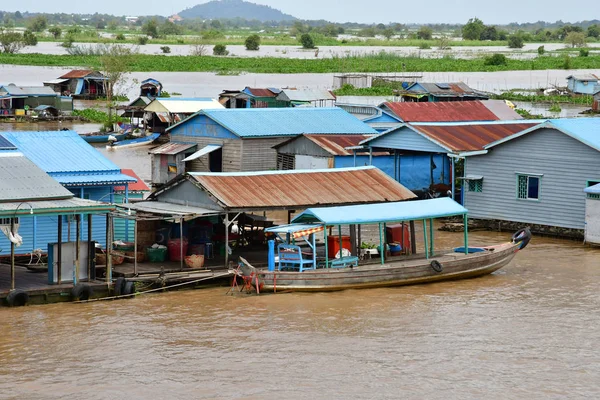 Kampong Chhnang; Regatul Cambodgiei - 22 august 2018: plutitor — Fotografie, imagine de stoc