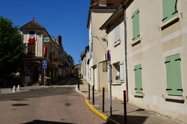 Vernouillet Frankrike-maj 6 2018: pittoreska byn — Stockfoto