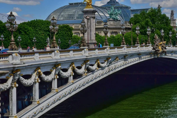 Paris; Fransa - 2 Nisan 2017: Alexandre 3 köprü — Stok fotoğraf
