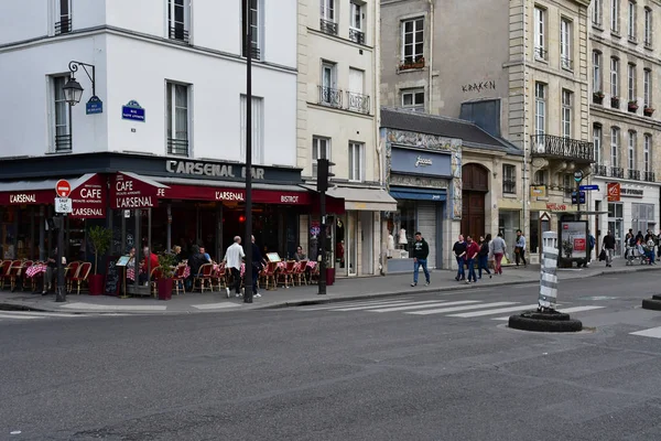 Paříž; Francie - 2 duben 2017: čtvrti Le Marais — Stock fotografie