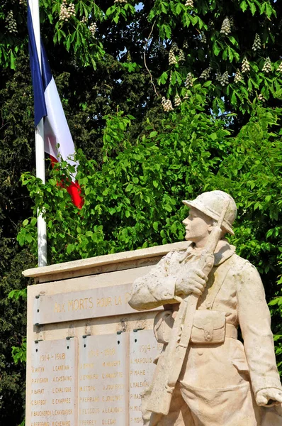 Les Mureaux; França - 8 de maio de 2018: memorial de guerra — Fotografia de Stock