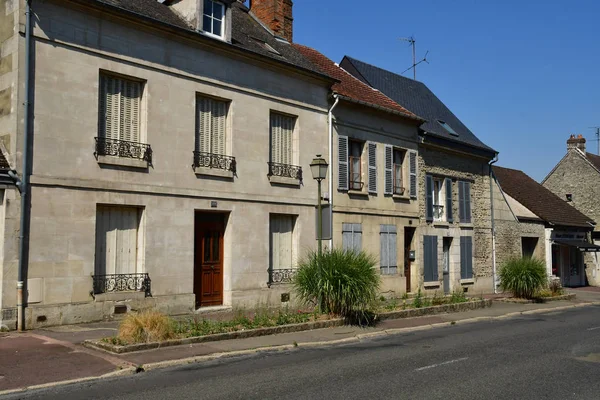 Magny en Vexin , France - august 8 2018 : city center — Stock Photo, Image