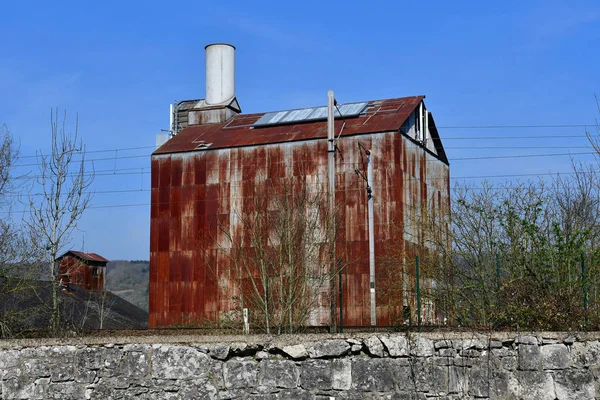 Vernon, Le Petit Val; France - mach 6 2018 : old factory — ストック写真