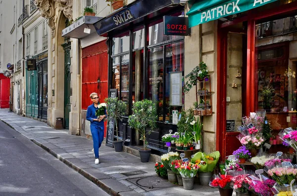 Paris; France - april 2 2017 : ile saint louis — Stock Photo, Image