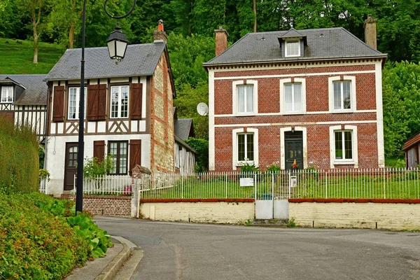 Villequier; France - may 11 2017 : picturesque village in spring — Stock Photo, Image