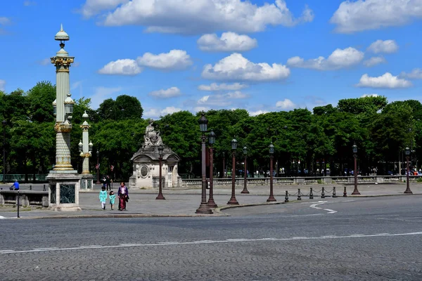 Parijs; Frankrijk - april 2 2017: de Place de la Concorde — Stockfoto