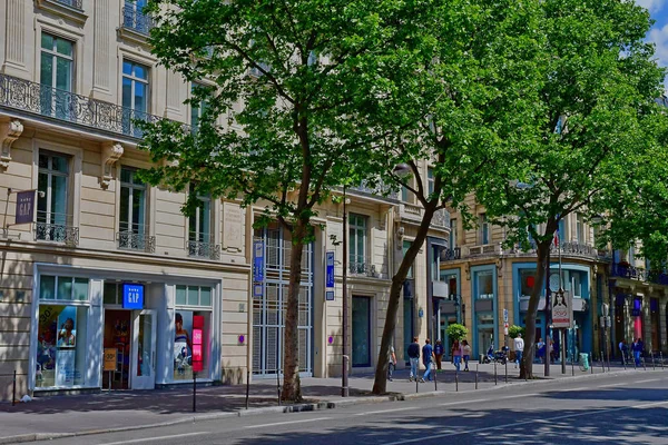 Paris; França - 2 de abril de 2017: boulevard des Capucines — Fotografia de Stock