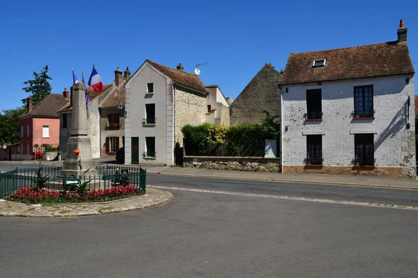 Cormeilles en Vexin, France - august 6 2018：picturesque villag — 图库照片