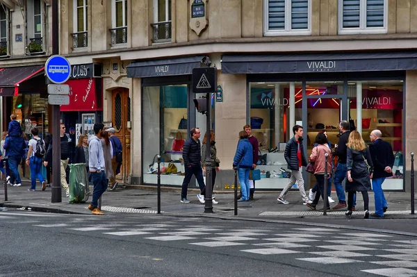 Париж; Франция - 2 апреля 2017: улица Риволи — стоковое фото