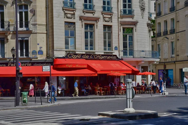 París; Francia - 2 de abril de 2017: boulevard des Capucines — Foto de Stock