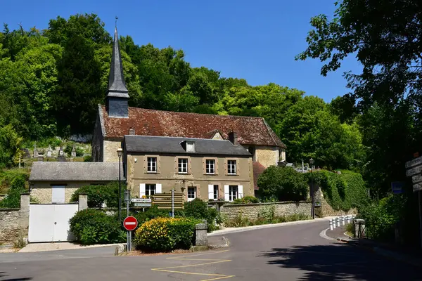 Aveny; france - 27. Juni 2018: malerisches Dorf — Stockfoto