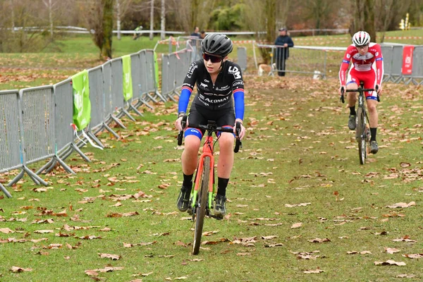 Verneuil sur Seine, Francia - 2 dicembre 2018: ciclo cross — Foto Stock