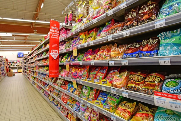 Paris, Francja - 2018 9 lipca: supermarket — Zdjęcie stockowe