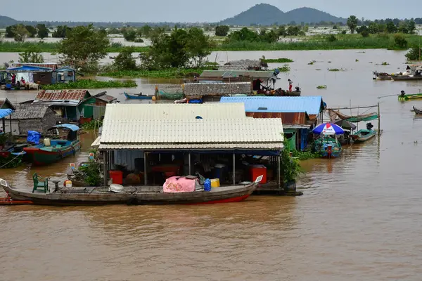 Kampong Chhnang; Reino de Camboya - 22 de agosto de 2018: flotante — Foto de Stock