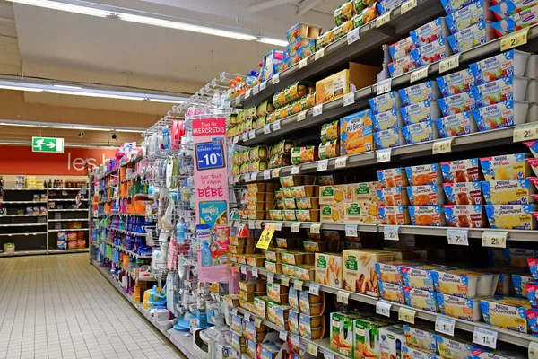 Paris, Frankreich - 9. Juli 2018: Supermarkt — Stockfoto