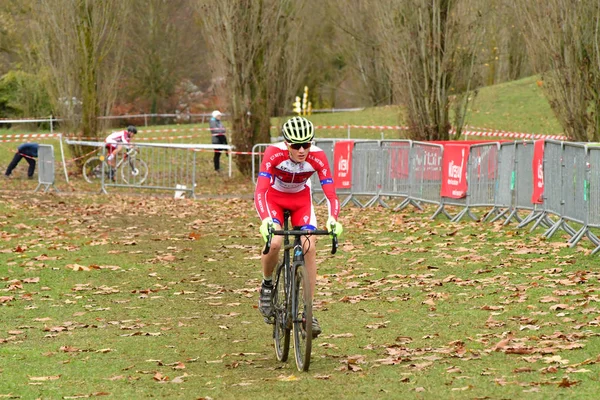 Verneuil sur Seine, Francia - 2 dicembre 2018: ciclo cross — Foto Stock