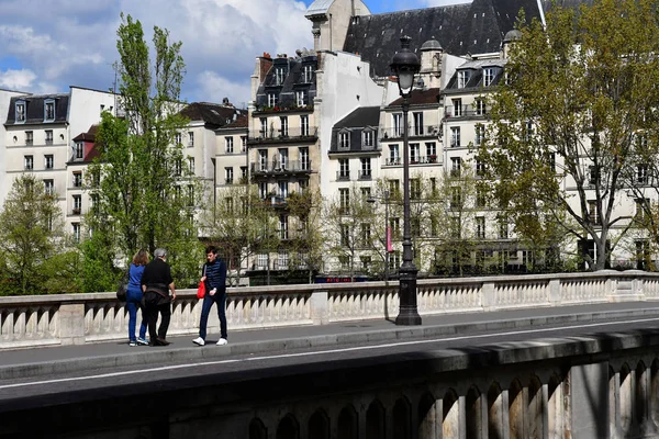 Paris; France - april 2 2017 : Louis Philippe bridge — Stock Photo, Image