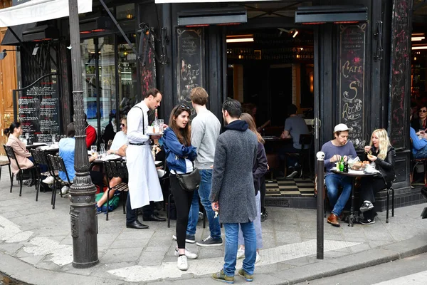 París; Francia - 2 de abril de 2017: Ile Saint Louis —  Fotos de Stock