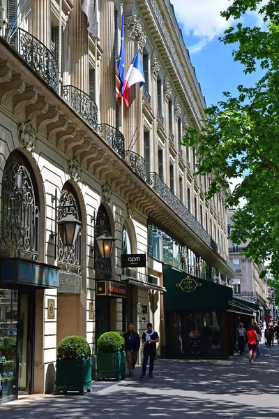 París; Francia - 2 de abril de 2017: boulevard des Capucines — Foto de Stock