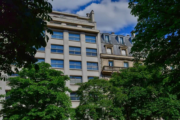 París; Francia - 2 de abril de 2017: avenida Marceau — Foto de Stock