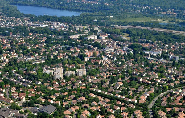 Verneuil sur Seine, Frankrijk - juli 7 2017: luchtfoto van de — Stockfoto