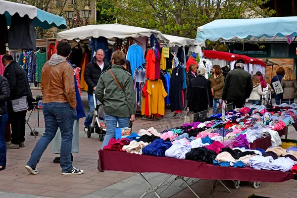 Poissy;フランス-4 月 7 2019: 市場 — ストック写真