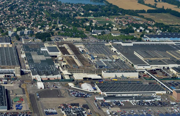 Flins; Aubergenville, Frankrijk - juli 7 2017: luchtfoto van t — Stockfoto