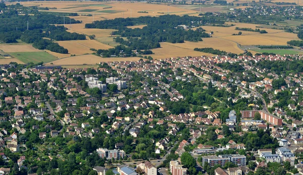 Verneuil sur Seine, Frankrijk - juli 7 2017: luchtfoto van de — Stockfoto