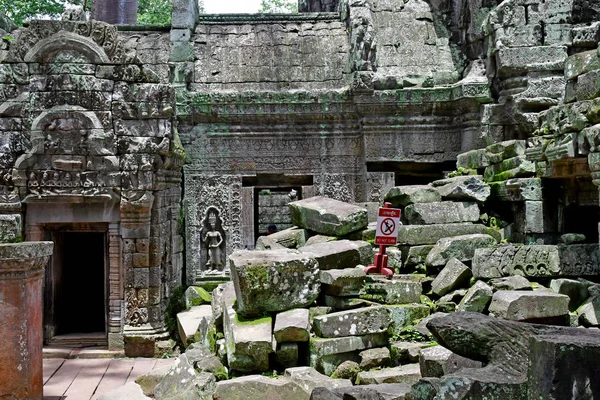 Siem reap; Königreich Kambodscha - 24. August 2018: ta prohm templ — Stockfoto
