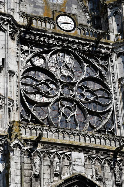 Vernon, Francia - 25 de marzo de 2017: iglesia colegiata gótica —  Fotos de Stock