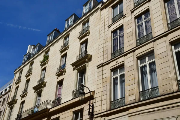 París; Francia - 2 de abril de 2018: rue Saint Honore —  Fotos de Stock