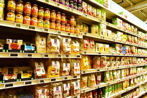 Magny en Vexin, France - august 6 2018 : supermarket — Stock Photo, Image