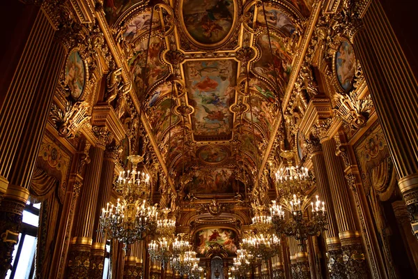 París; Francia - 4 de agosto de 2018: Gran Foyer de la Ópera de Par —  Fotos de Stock