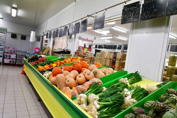 Paris, França - 9 de abril de 2019: comida no supermercado — Fotografia de Stock