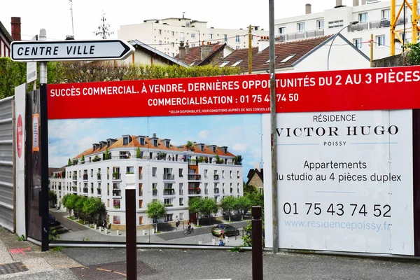 Poissy; Francia - 7 de abril de 2019: signo promotor inmobiliario — Foto de Stock