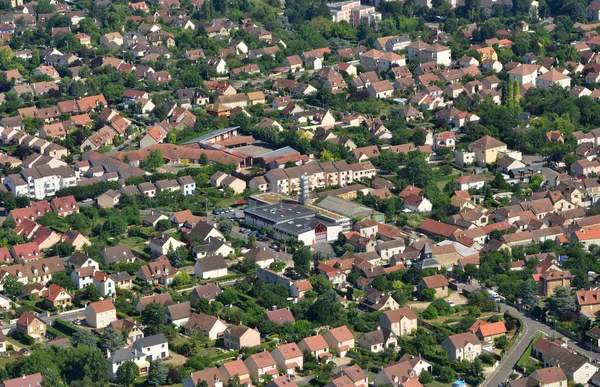 Вернує, Франція - 2017 7 липня: повітряна малюнок міста — стокове фото