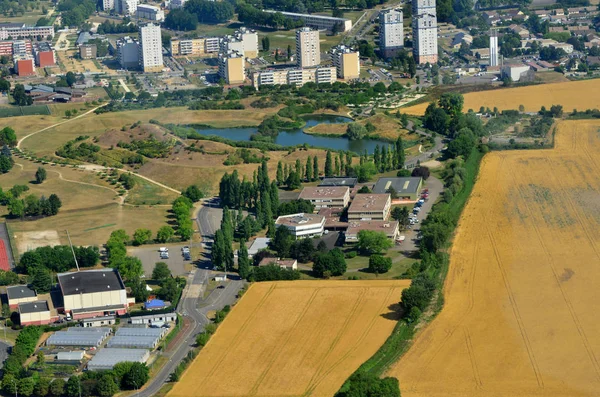 Les Mureaux, Frankrijk - juli 7 2017: luchtfoto van de stad — Stockfoto