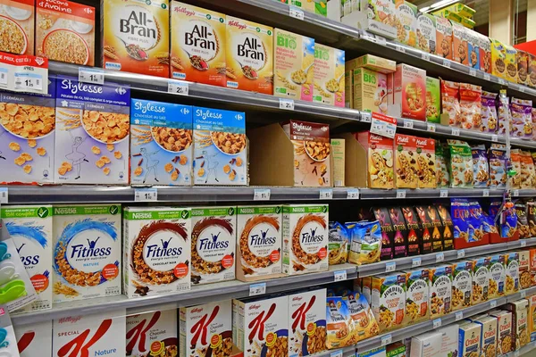 Paris, Francja - 2018 9 lipca: supermarket — Zdjęcie stockowe