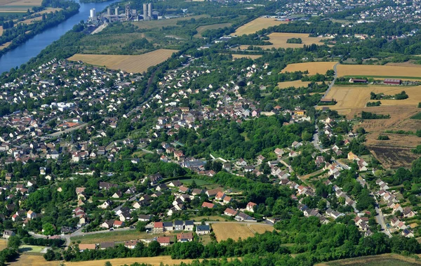 Juziers, France - july 7 2017 : aerial picture of the town — Stock Photo, Image