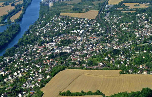 Juziers, France - july 7 2017 : aerial picture of the town — Stock Photo, Image