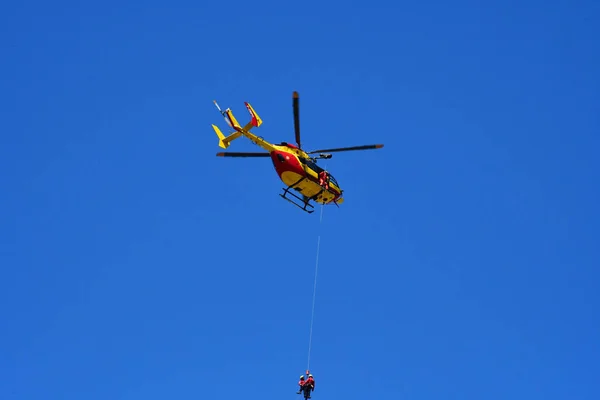 Les Mureaux; Frankrike - maj 2018: helikopter till civilflygningen — Stockfoto
