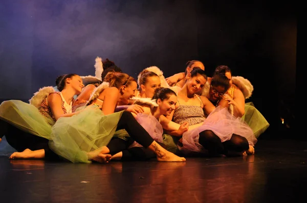 Les Mureaux; Francja - 8 maja 2018: pokaz tańca — Zdjęcie stockowe