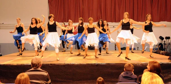 Vernouillet; Francia - 8 de mayo de 2018: espectáculo de baile — Foto de Stock