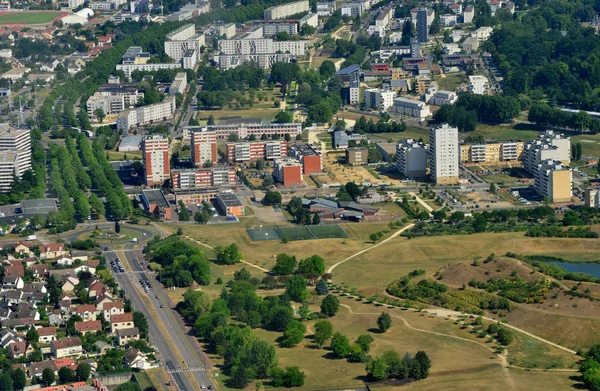 Les mureaux, Frankreich - 7. Juli 2017: Luftbild der Stadt — Stockfoto