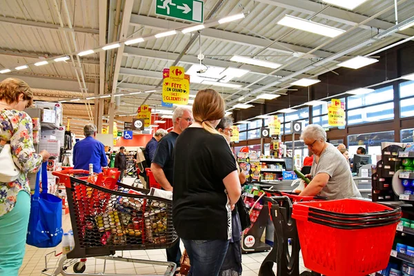 Flins, Francia- mayo 17 2018: supermercado — Foto de Stock