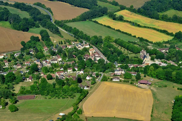 Ambleville, フランス - 2017 年 7 月 7 日: 集落の空中写真 — ストック写真