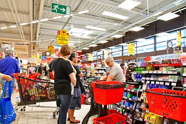 Flins, Francia- mayo 17 2018: supermercado — Foto de Stock