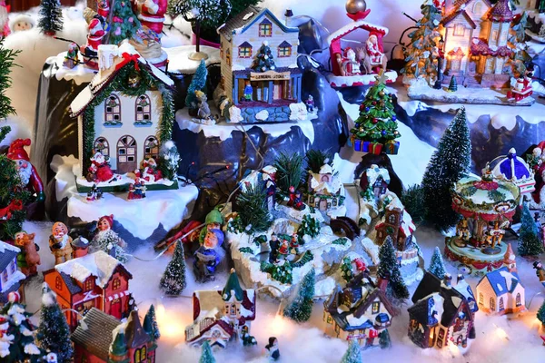 Verneuil sur Seine; França - 20 de dezembro de 2018: brinquedos de Natal — Fotografia de Stock